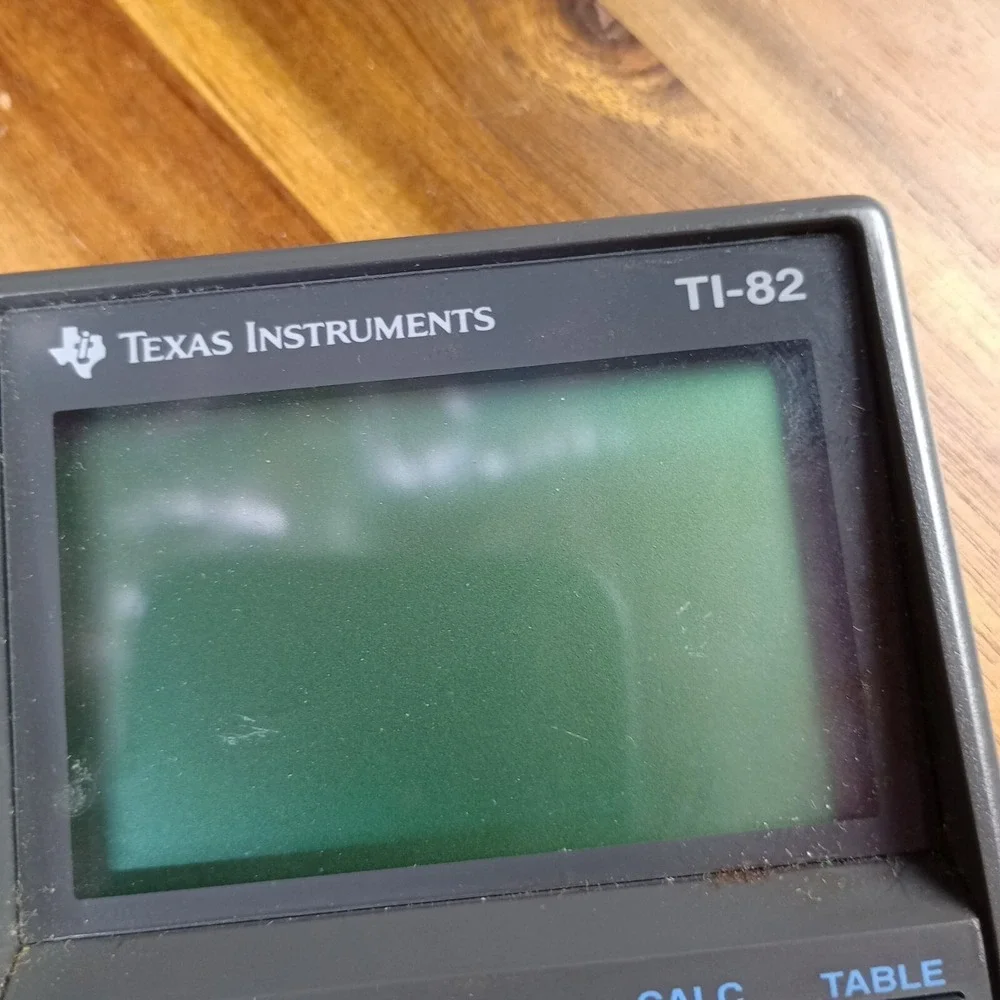 Texas Instruments TI-82 Graphing Calculator With Cover‎ Tested and Working